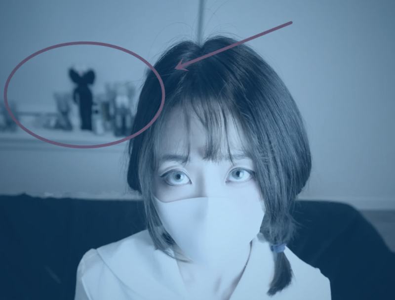 香蕉视频《终极骗局》录制现场：多位嘉宾在会议桌前对峙，气氛紧张