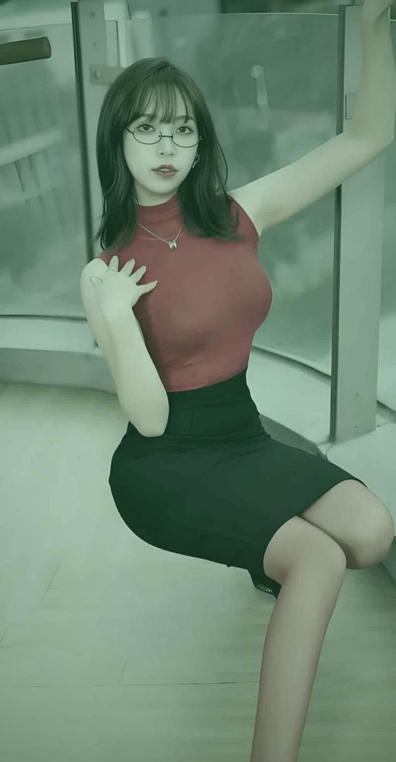 观众在家庭影院中观看科幻电影专题合集