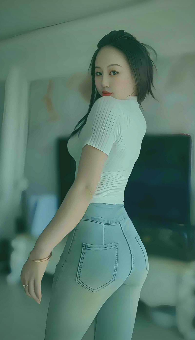 香蕉视频热度榜最新爆笑短视频中一个经典角色扮演场景，主角表情夸张